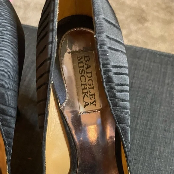 🔥 Luxury BM- Black Ryba Pleated Satin Heels Size 9-Designer Luxury Heels! - Picture 14 of 14